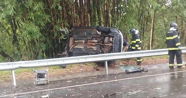 TV Paraguaçu Três pessoas ficam feridas em grave acidente na Manílio