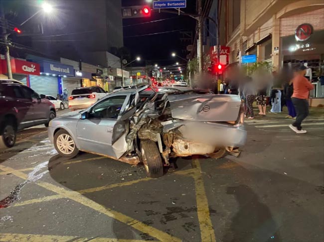 Estacionamentos de Tóquio abusam de invenções para poupar espaço; veja -  28/10/2019 - UOL Carros