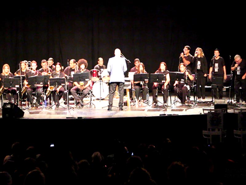 Em noite de festa, Cine Teatro Municipal Lucila Nascimento é reaberto