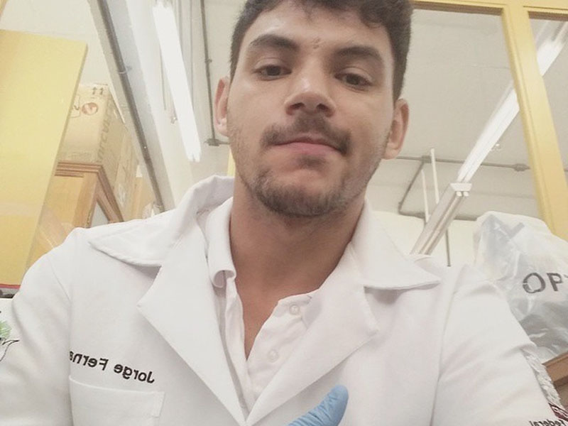 Médico suspeito de matar tio com 23 facadas em 2018 é preso enquanto fazia plantão na ala Covid