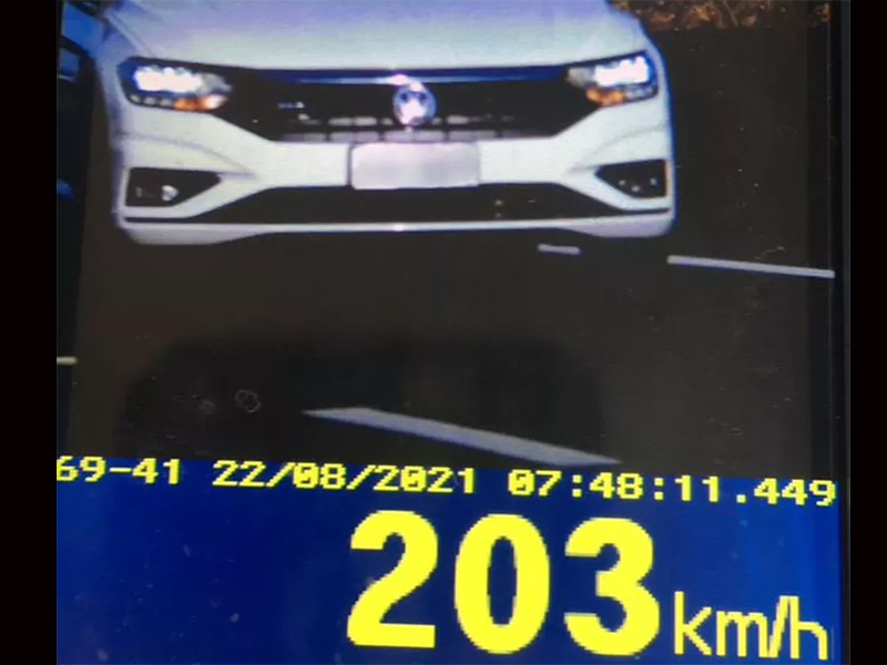 Radar flagra motorista dirigindo carro a 203 km/h na rodovia SP-294 em Marília