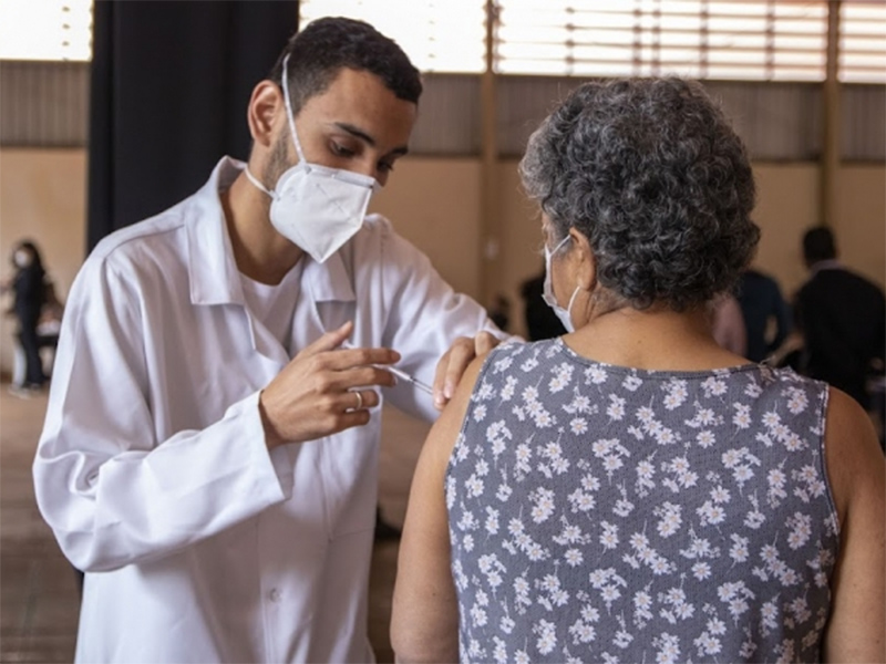 Ourinhos inicia hoje aplicação de dose de reforço nos idosos a partir de 90 anos