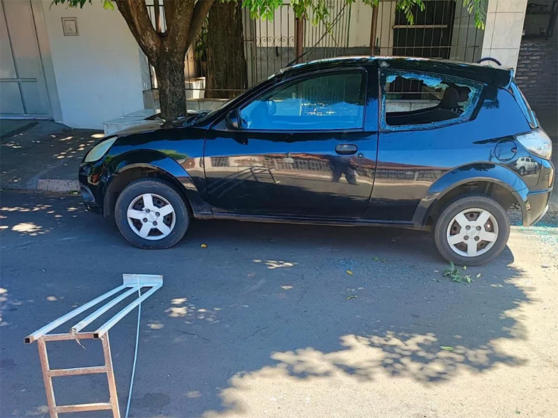 Homem é preso após invadir comércio, agredir vítima com ferro e quebrar carro