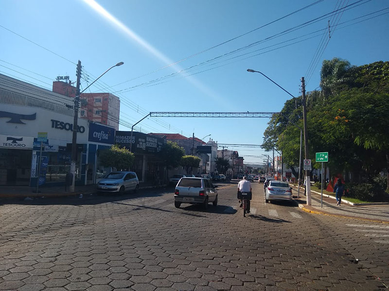 Comércio de Paraguaçu Paulista atende até as 13h neste sábado