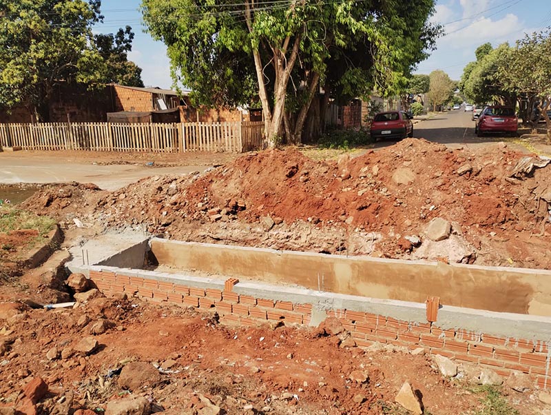 Avançam as obras de instalação do sistema de drenagem no Jardim Bela Vista