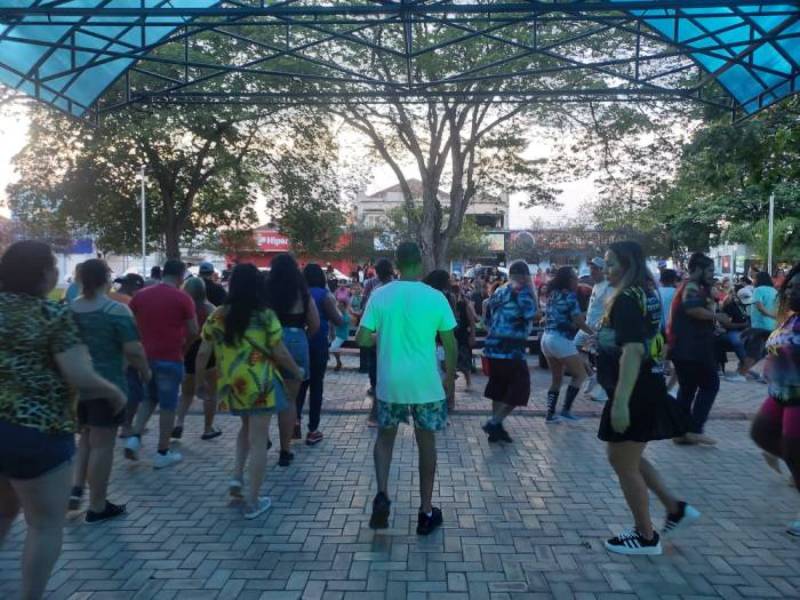 Sônia Pérola, do Grupo Star Dance, inicia aulas gratuitas de passinho na Concha Acústica