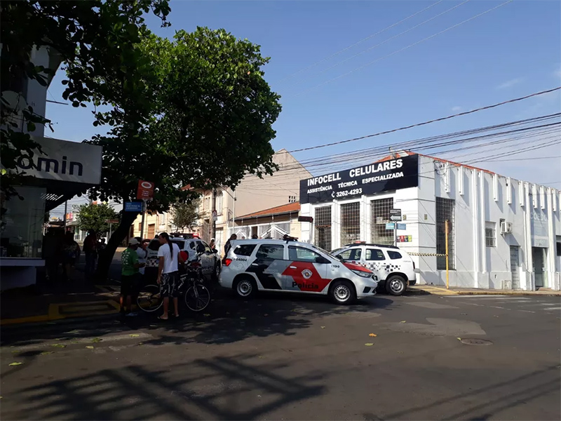 Dono de loja de celulares reage a tentativa de roubo e atira em suspeito em Agudos