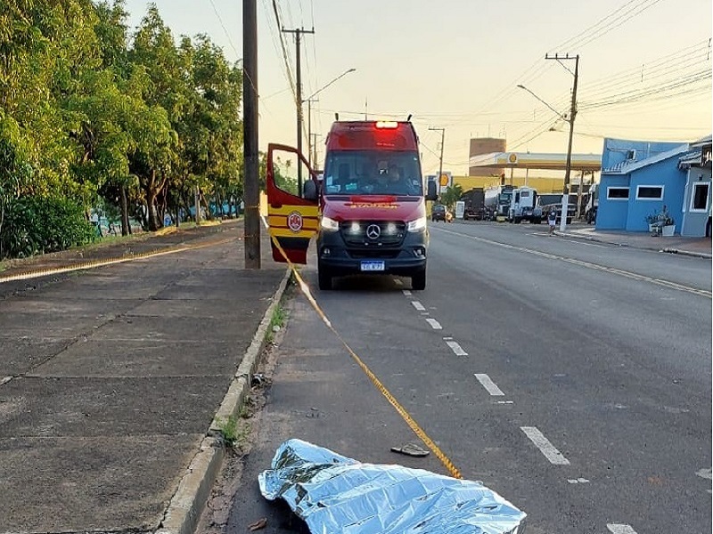 Homem é atropelado e morto em Assis