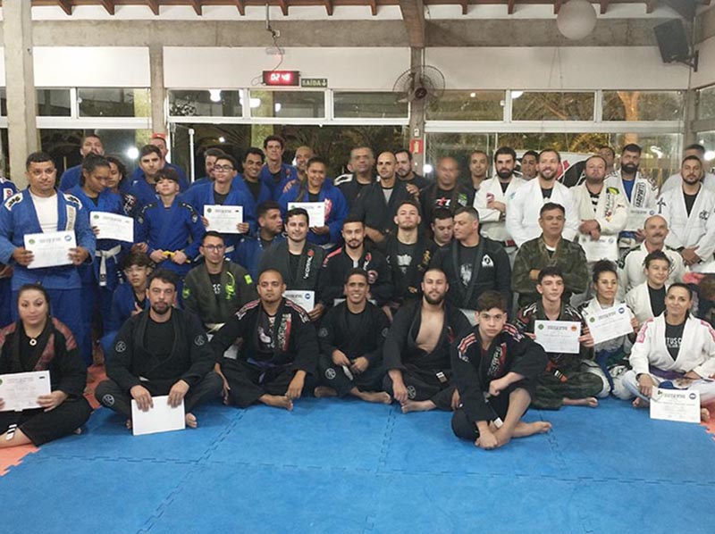 Mais de 70 atletas recebem graduação de Jiu Jitsu na AFC