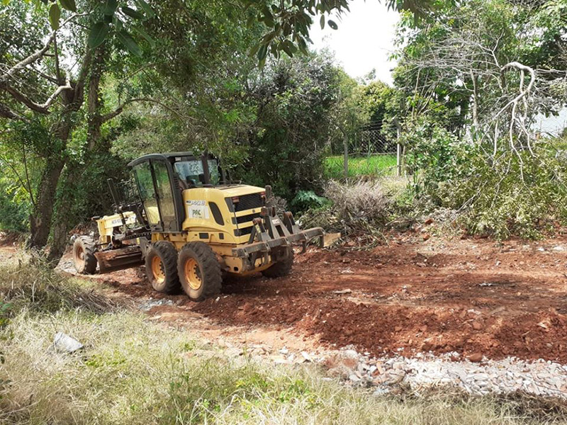 Prefeitura faz a limpeza de área que era usada para descarte irregular de lixo em Conceição