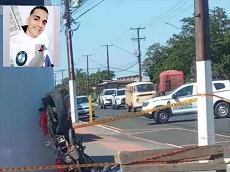 Jovem morre após bater motocicleta em caminhonete e muro em avenida de Assis