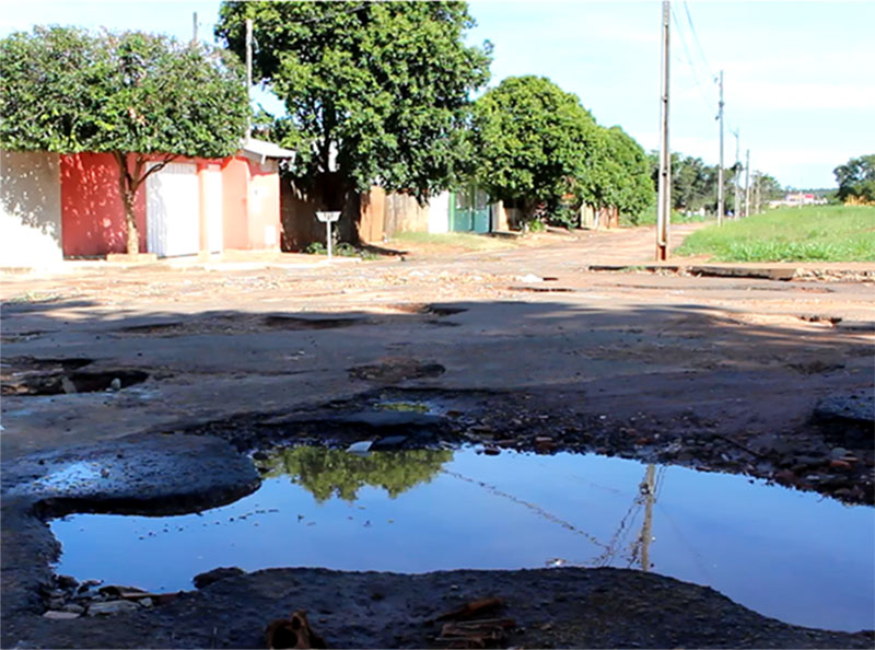 Chuva complica ainda mais a situação dos buracos nas ruas de Paraguaçu