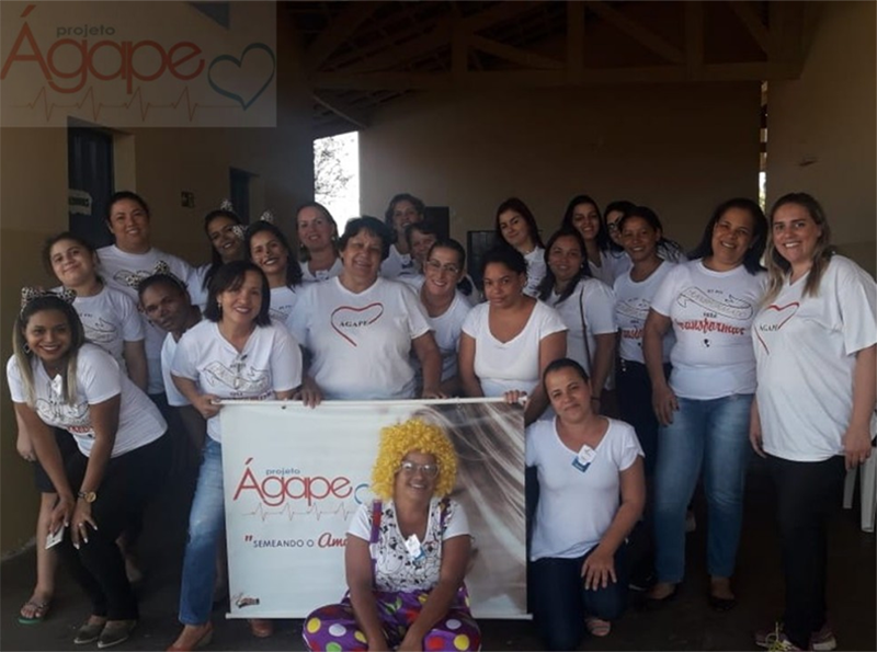 Ágape atende dezenas de pessoas durante ação social no projeto Clube da Juventude da Barra Funda