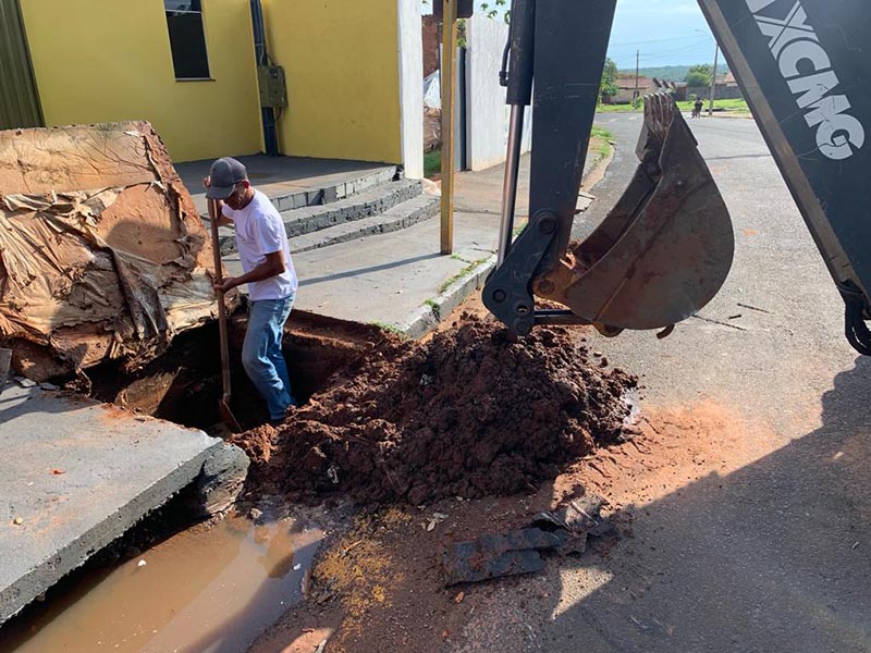 Departamento de Urbanismo e Habitação promove limpeza e desobstrução de bueiros em Paraguaçu