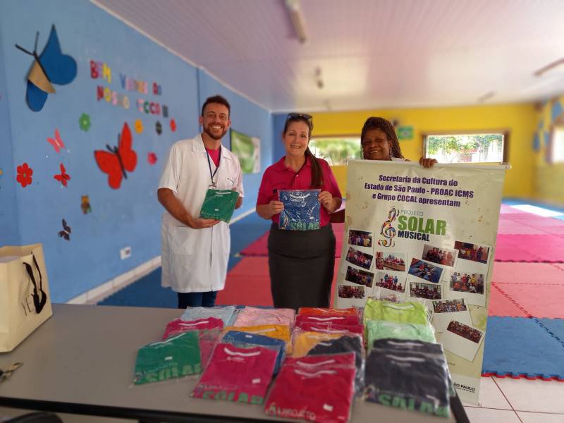 Coordenação do Solar Musical faz entrega de camisetas para alunos de Paraguaçu e região