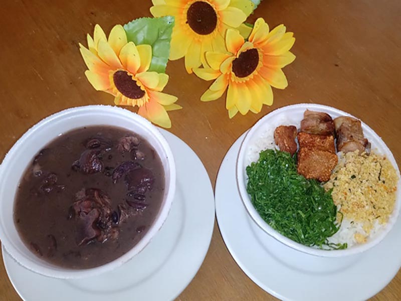 Véspera de feriado com feijoada no Restaurante Terceiro Tempo