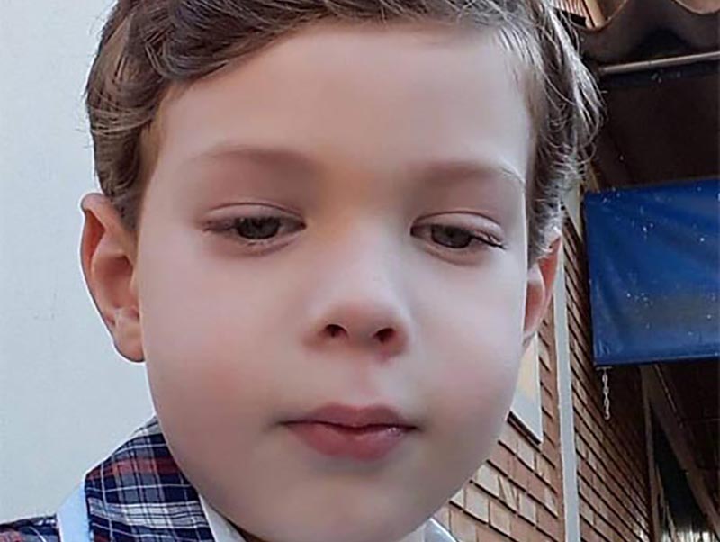 Menino de 5 anos morre atropelado por ônibus escolar em Maracaí