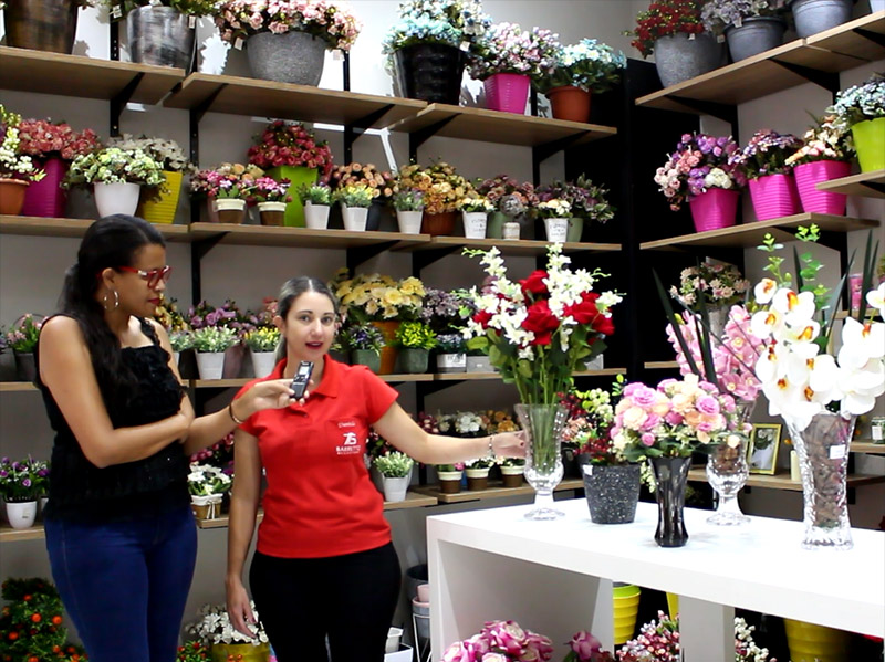 Barretto Mega Store oferece infinidade de opções em flores decorativas