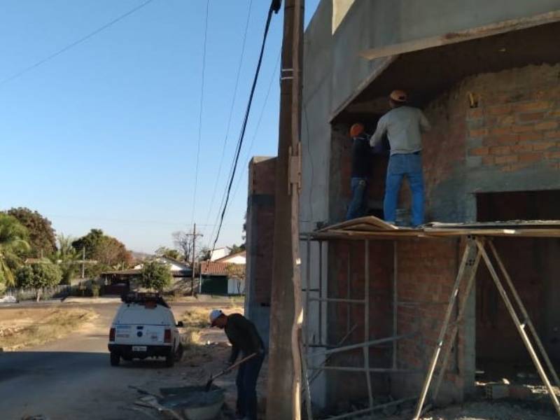 Energisa reforça riscos de acidentes envolvendo a rede elétrica na construção civil e imóveis