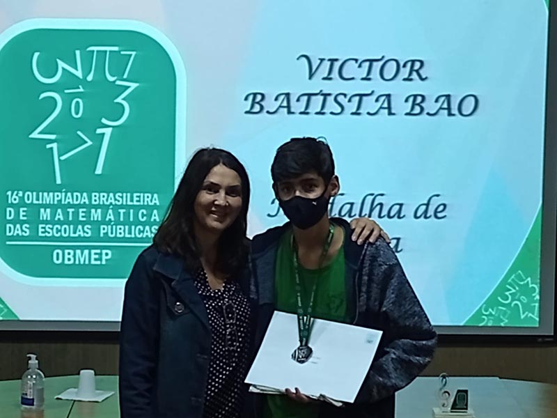 Aluno do Grupão recebe medalha de prata na Olimpíada Brasileira de Matemática