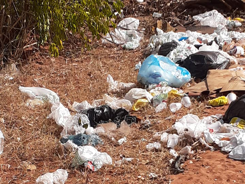 Paraguaçuense denuncia descarte irregular de lixo em estrada de terra