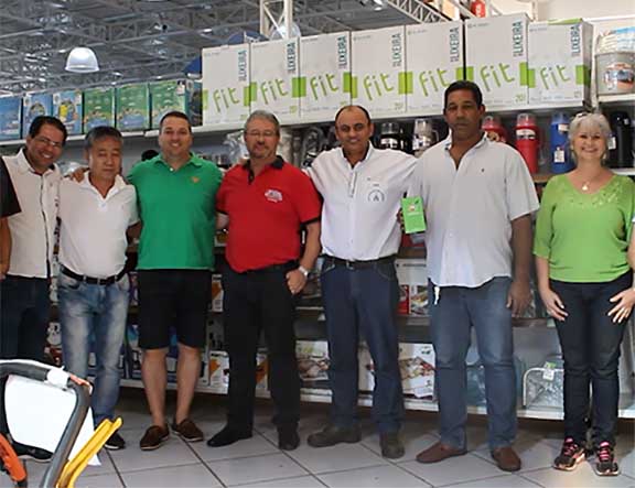 Associação Comercial entrega prêmios aos sorteados no Dia dos Namorados