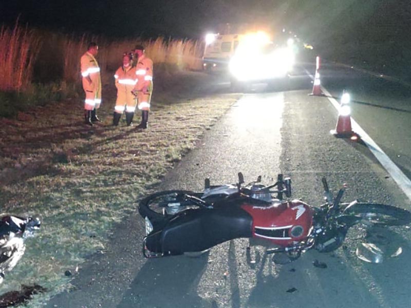 Jovem de 20 anos morre em acidente entre moto e caminhão, em Quatá