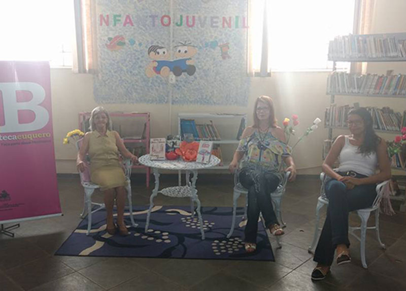 Emoção e poesia marcam Chá Literário na Biblioteca Municipal