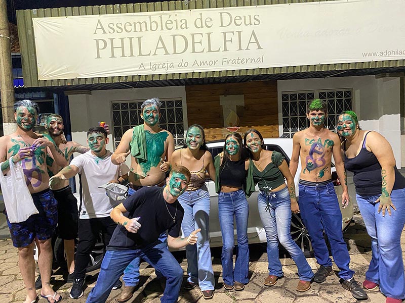 Calouros de Agronomia da ESAPP fazem trote solidário e arrecadam leite para entidades de Paraguaçu