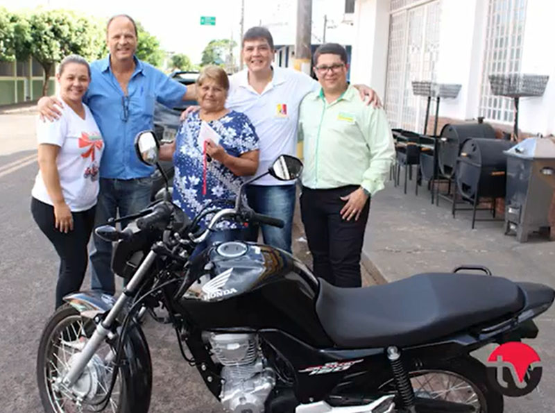 ACE realiza entrega de motos sorteadas no fim do ano em Paraguaçu