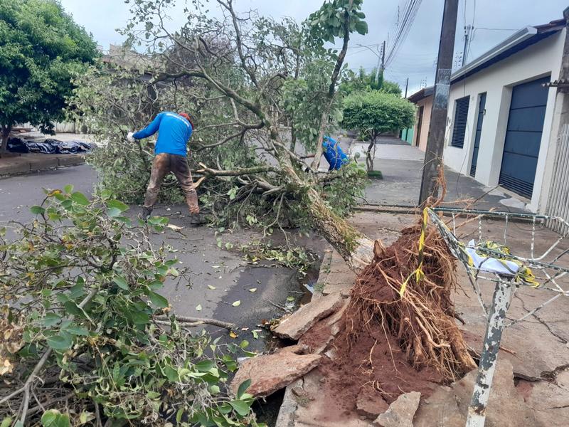 Prefeitura realiza reparos após estragos feitos pelas chuvas em Paraguaçu Paulista