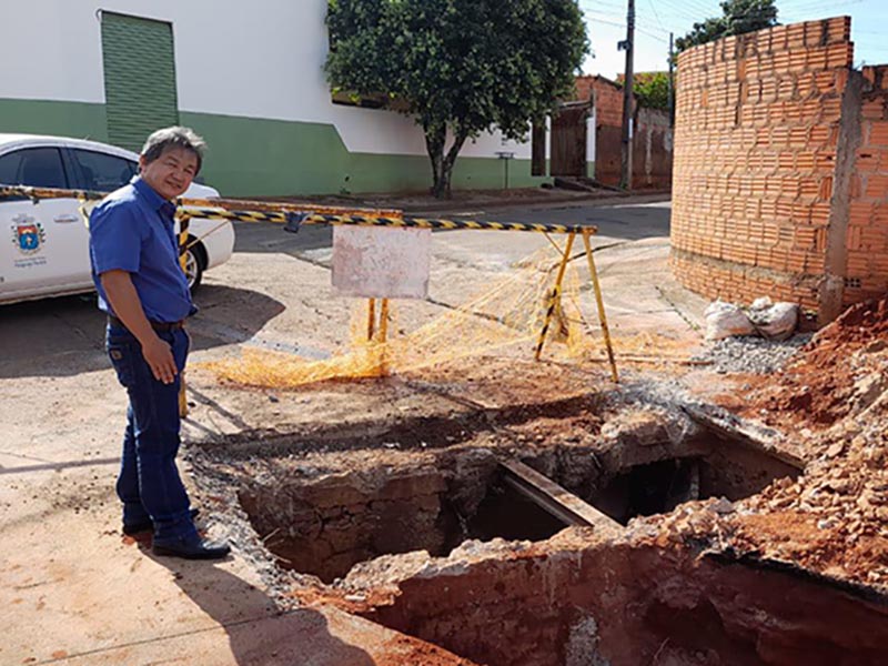 Prefeito Antian acompanha obras de ampliação e drenagem no bairro Fercon