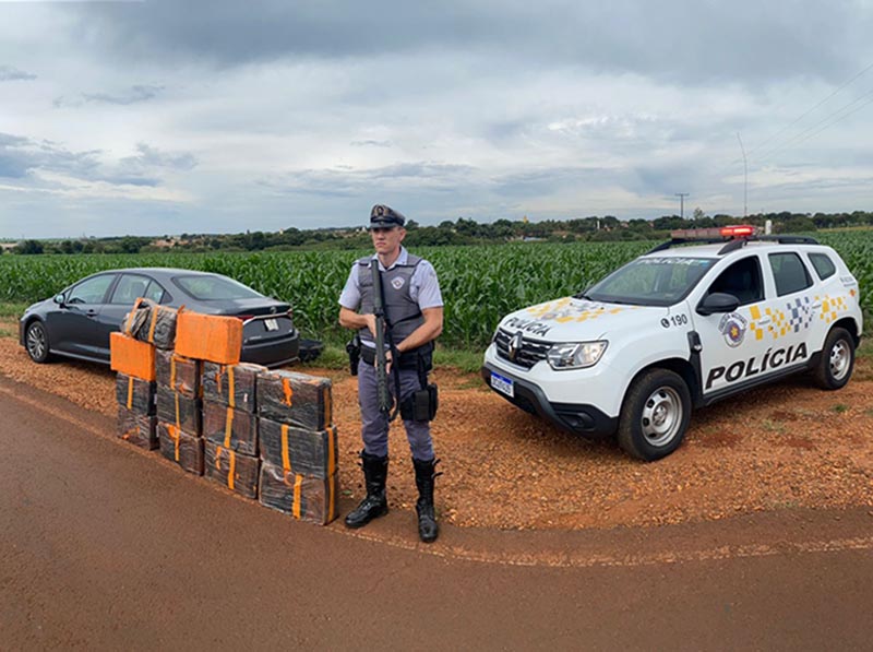 Casal é preso com mais de 300 kg de maconha no porta malas na Raposo Tavares