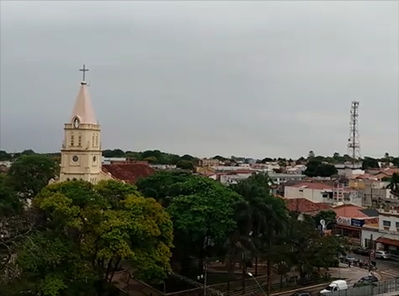 Com previsão de até 300 mm, Defesa Civil emite alerta para chuvas fortes até domingo na região