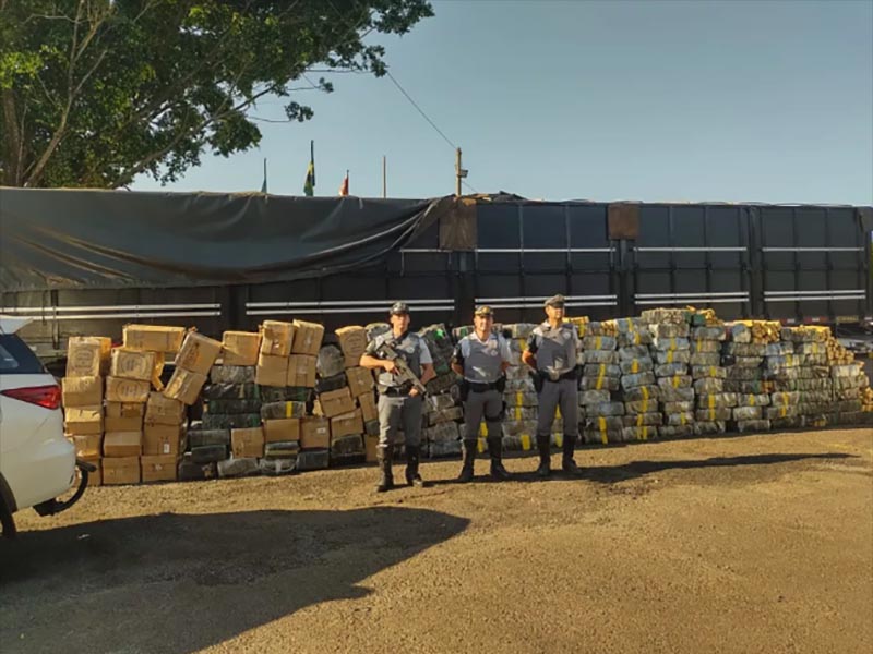 Polícia Rodoviária apreende mais de 3 toneladas de maconha na Raposo Tavares em Assis