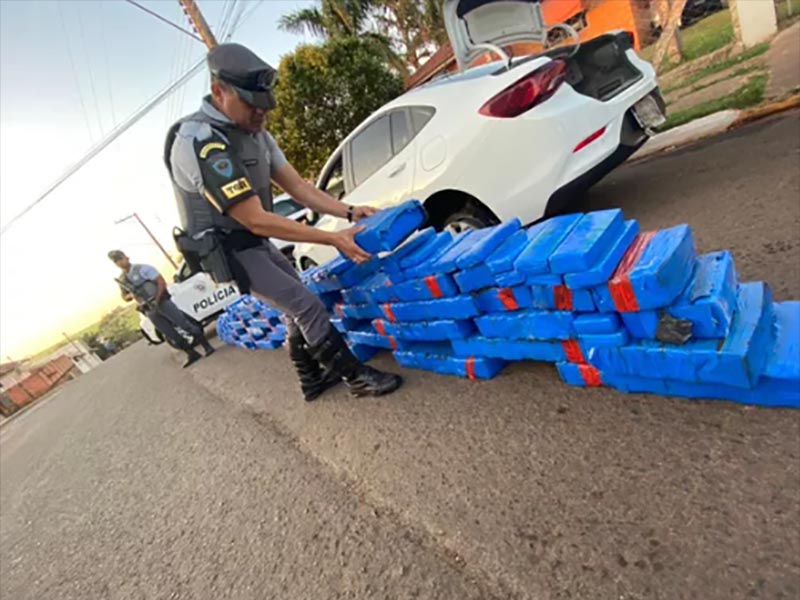 Adolescentes de 15 e 17 anos são apreendidos transportando mais de 500 quilos de maconha em Nantes