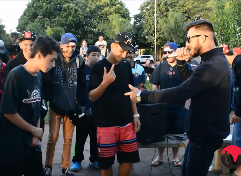 Jovens realizam Batalha do Rap em Paraguaçu Paulista