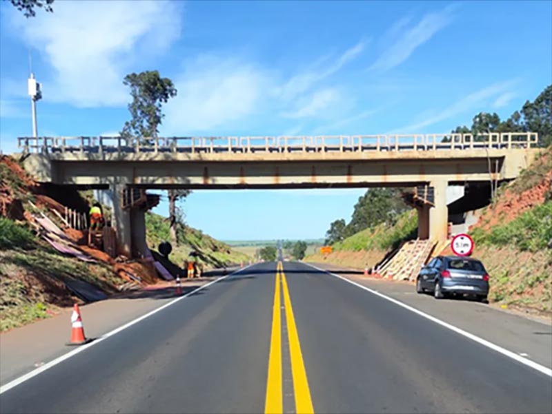 Obras de elevação de viaduto alteram trânsito na Rodovia Assis Chateaubriand, em Martinópolis