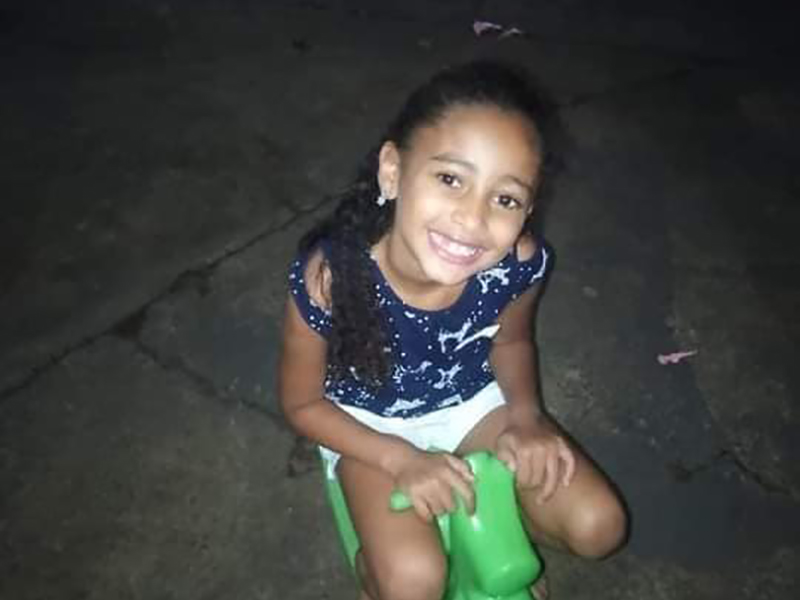 Paraguaçuense de 8 anos que sobreviveu ao acidente em que a mãe morreu segue internada em Marília