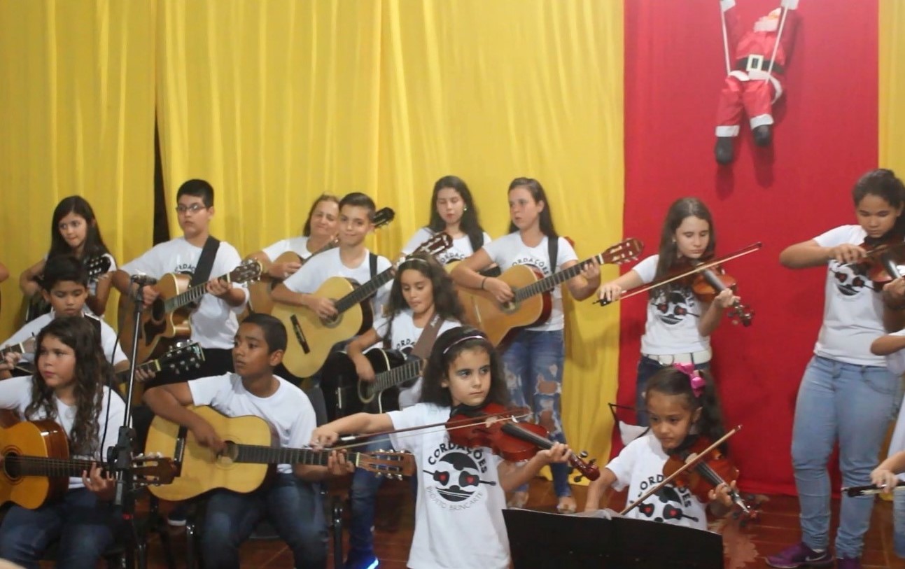 Sarau de Natal Coração Feliz encanta público em Paraguaçu