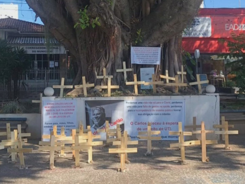 Parentes fazem memorial para homenagear pessoas que morreram de Covid-19 em Marília