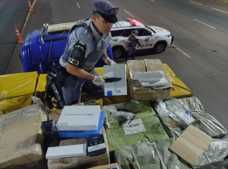 Celulares, óculos e cigarros eletrônicos são apreendidos em caminhão em Santa Cruz do Rio Pardo