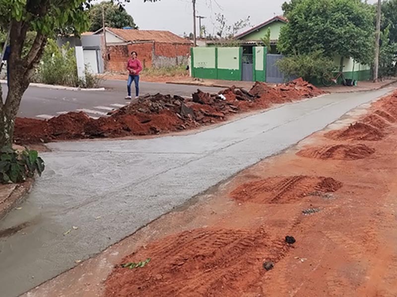 Prefeitura instala três sarjetões na Vila Marin