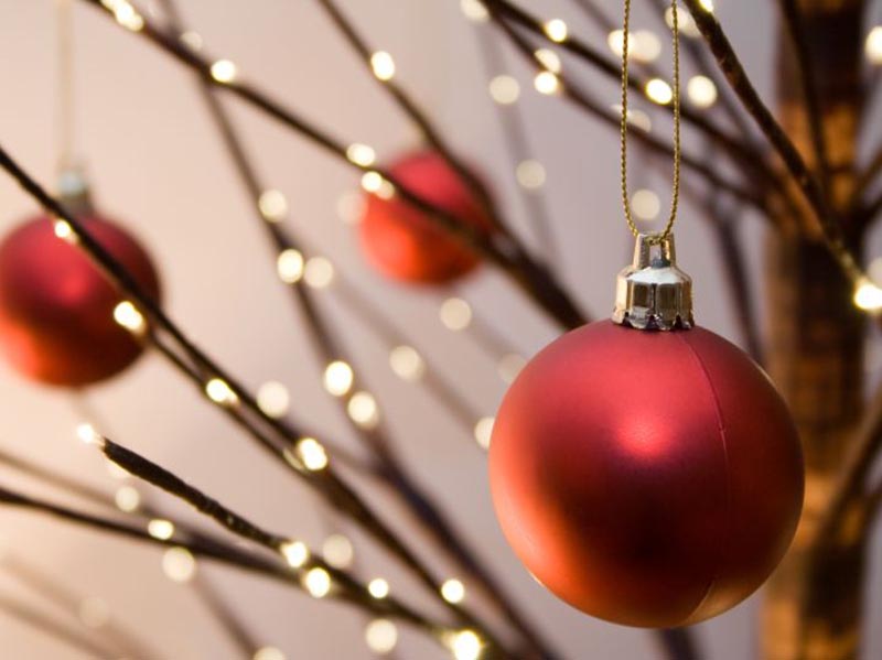 Decoração de Natal: seus enfeites luminosos estão instalados com segurança?