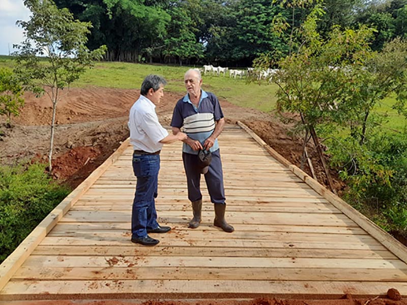 Prefeitura Municipal refaz ponte levada pelas águas no bairro Can Can