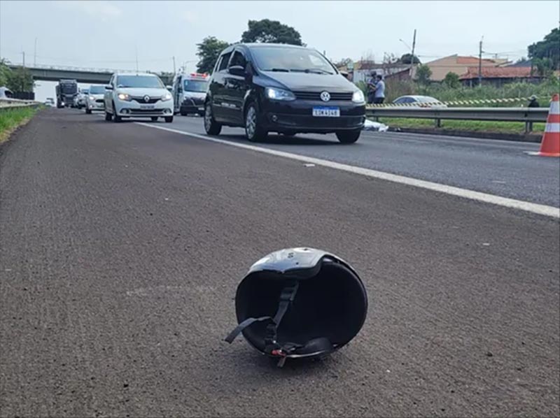 Idoso morre ao bater com a moto na lateral de carro na Rodovia do Contorno em Marília