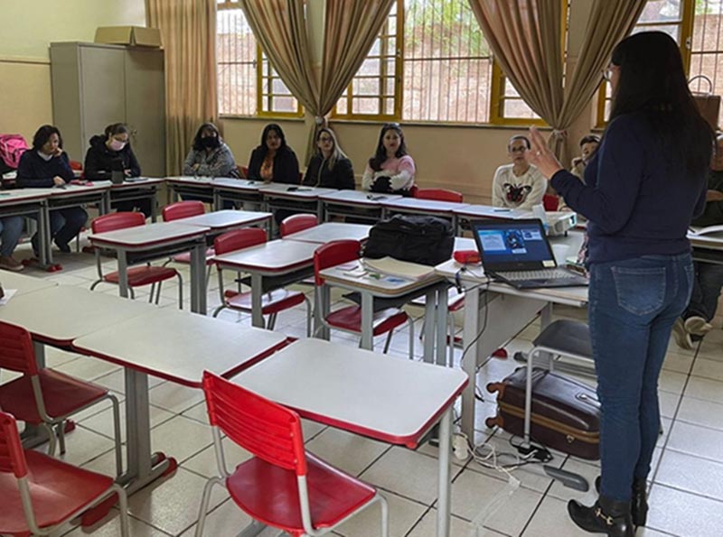 Professores municipais participam de capacitação do Sistema Aprende Brasil