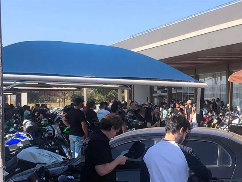 Evento em comemoração ao dia motociclista causa aglomeração em Assis