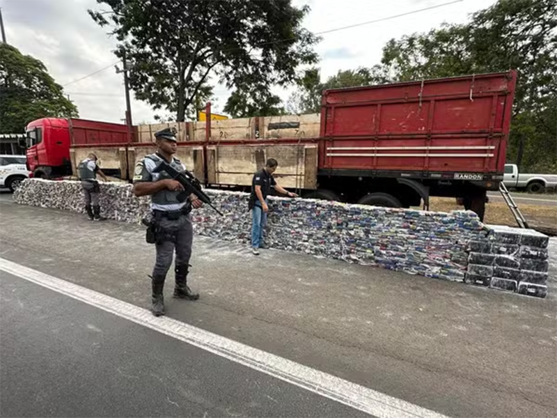 Homem é preso com mais de 3 toneladas de maconha escondidas em fundo falso de caminhão em Taciba