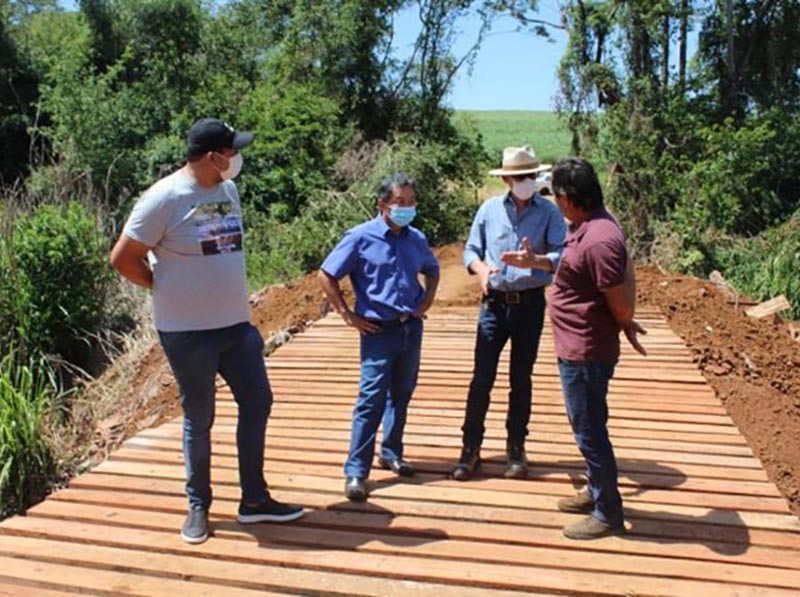 Prefeitura de Paraguaçu entrega nova ponte na Água do Saltinho